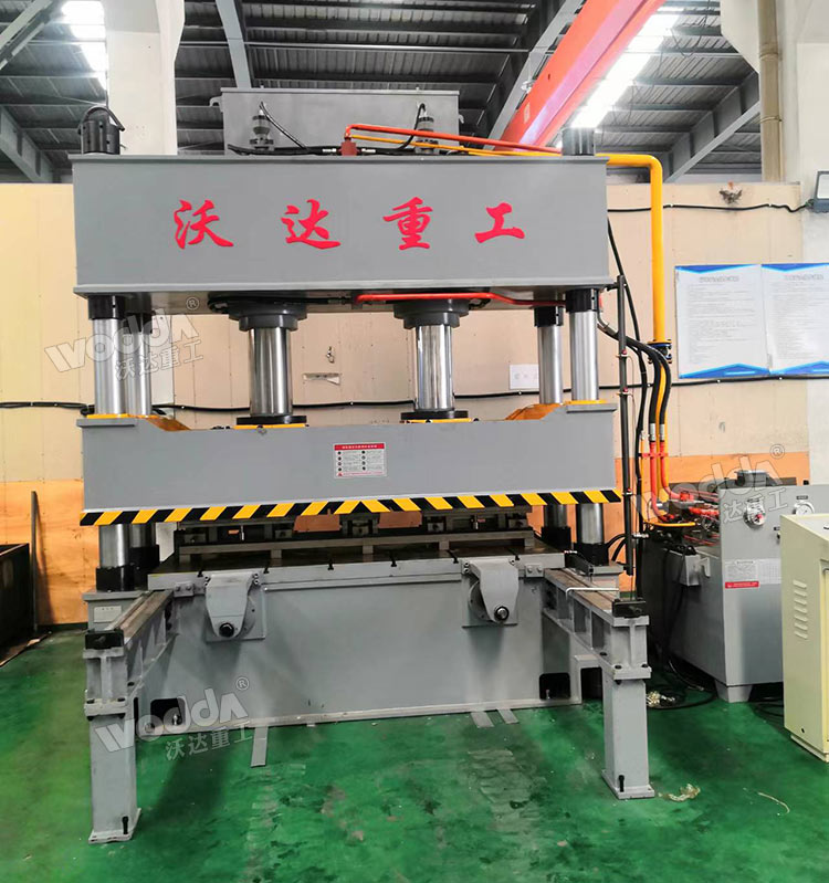 315吨铝型材冲孔液压机现场 315吨铝型材冲孔液压机现场