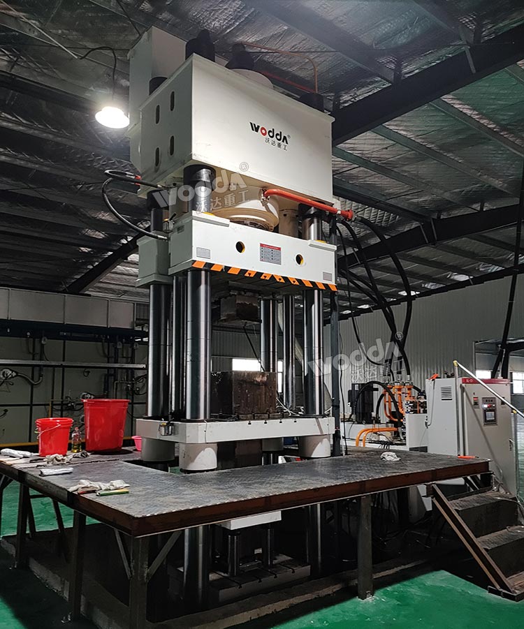 800吨粉末成型液压机(四梁四柱液压机) 800吨粉末成型液压机(四梁四柱液压机)