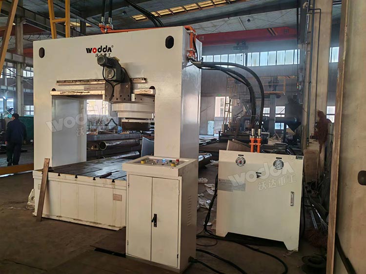 630吨移动龙门液压机 630吨移动龙门液压机