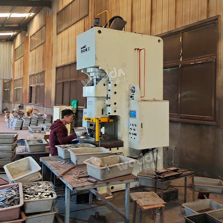 100吨油压冲床 100吨油压冲床