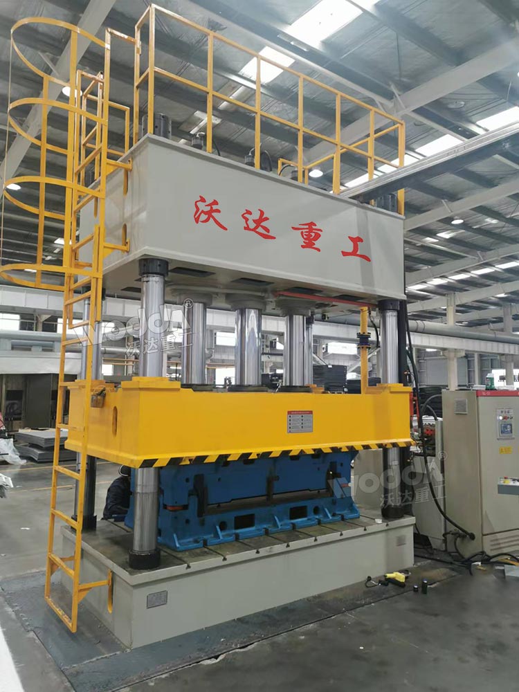 400吨汽车内饰件成型液压机现场 400吨汽车内饰件成型液压机现场