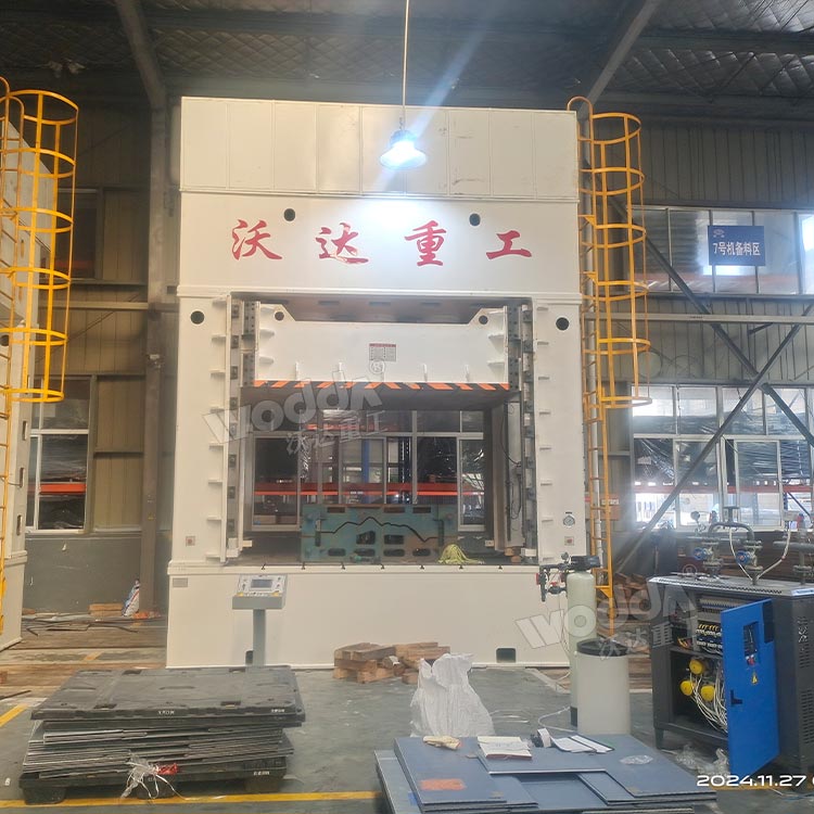 630吨框架式液压机 630吨框架式液压机