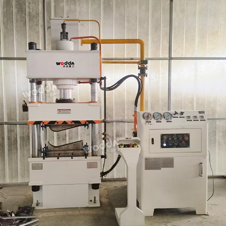 100吨三梁四柱液压机 100吨三梁四柱液压机