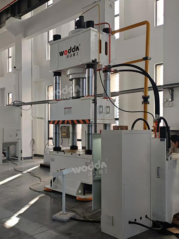 630吨伺服四柱液压机 630吨伺服四柱液压机