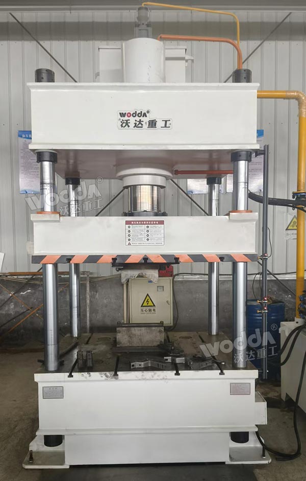 200吨三梁四柱液压机 200吨三梁四柱液压机