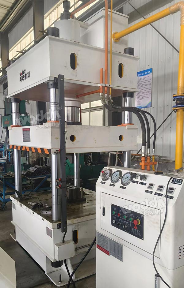 200吨四柱液压机 200吨四柱液压机