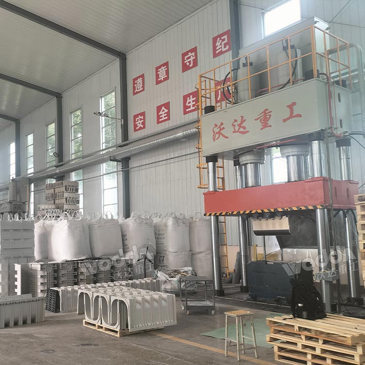 800吨三梁四柱液压机 800吨三梁四柱液压机