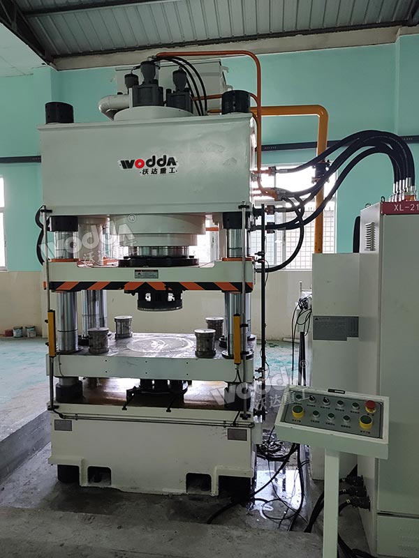 630吨陶瓷粉末成型液压机 630吨陶瓷粉末成型液压机