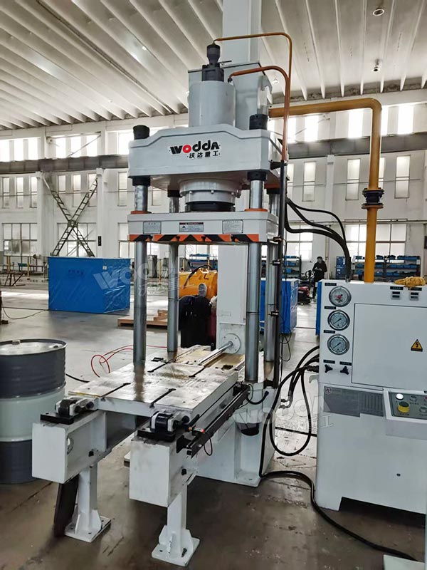 200吨四柱液压机带移动工作台 200吨四柱液压机带移动工作台