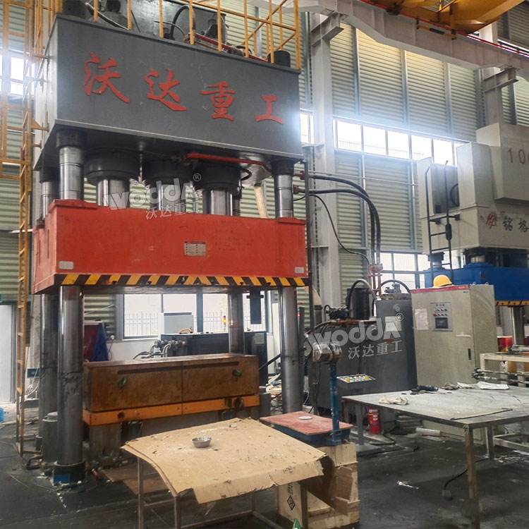 1500吨四柱液压机现场 1500吨四柱液压机现场