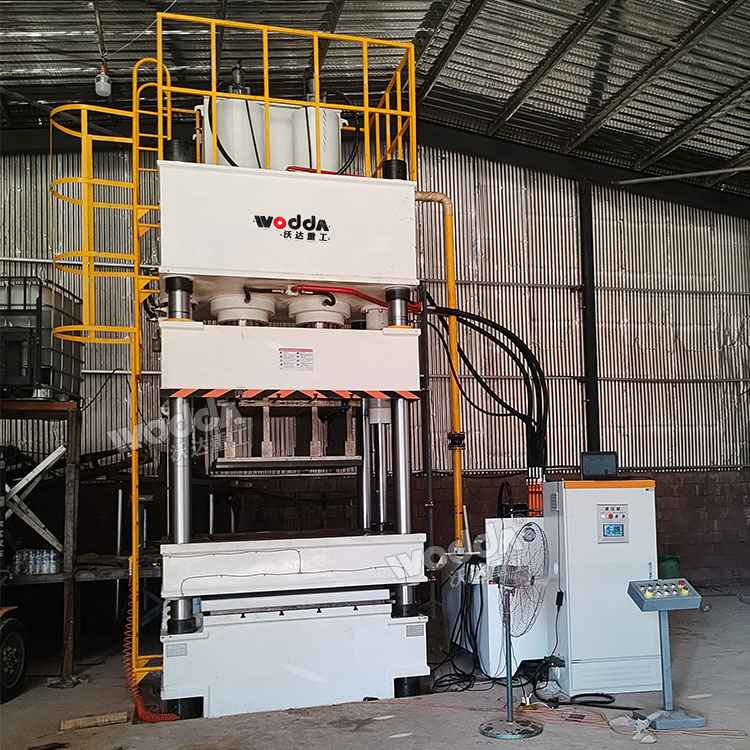 500吨蛭石板液压机现场 500吨蛭石板液压机现场