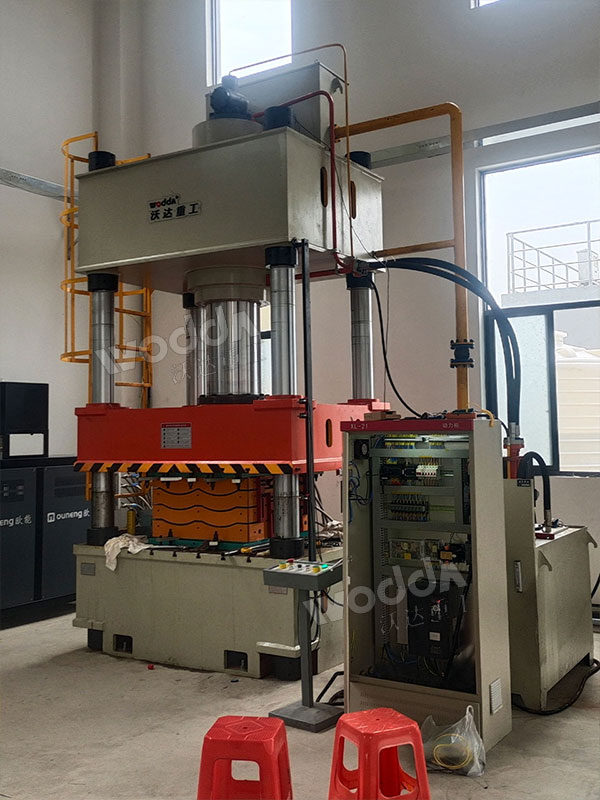 630吨防弹插板液压机安转调试 630吨防弹插板液压机安转调试