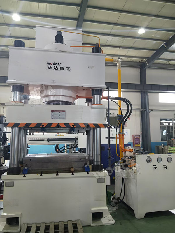 630吨四柱液压机 630吨四柱液压机