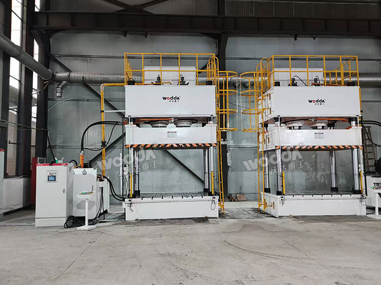 630吨四柱液压机 630吨四柱液压机