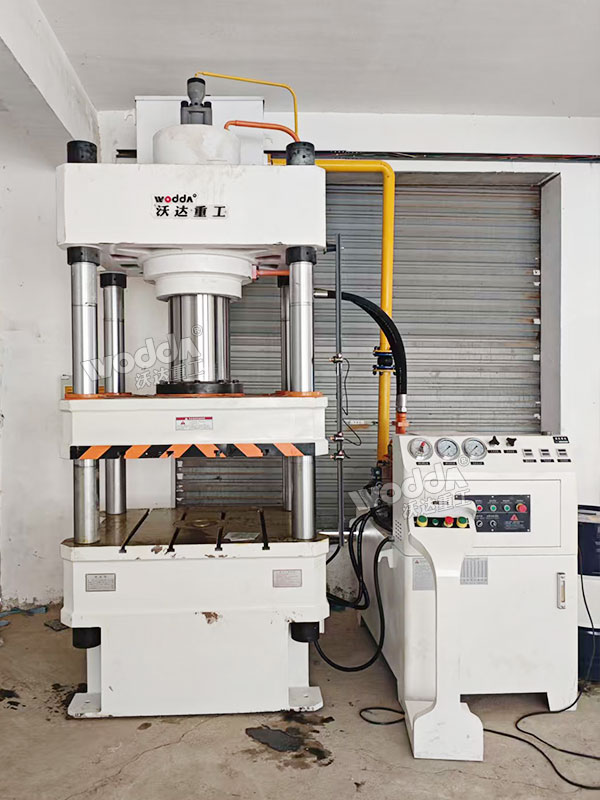 315吨四柱液压机 315吨四柱液压机