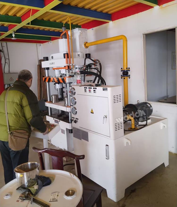 100吨粉末成型液压机试机 100吨粉末成型液压机试机