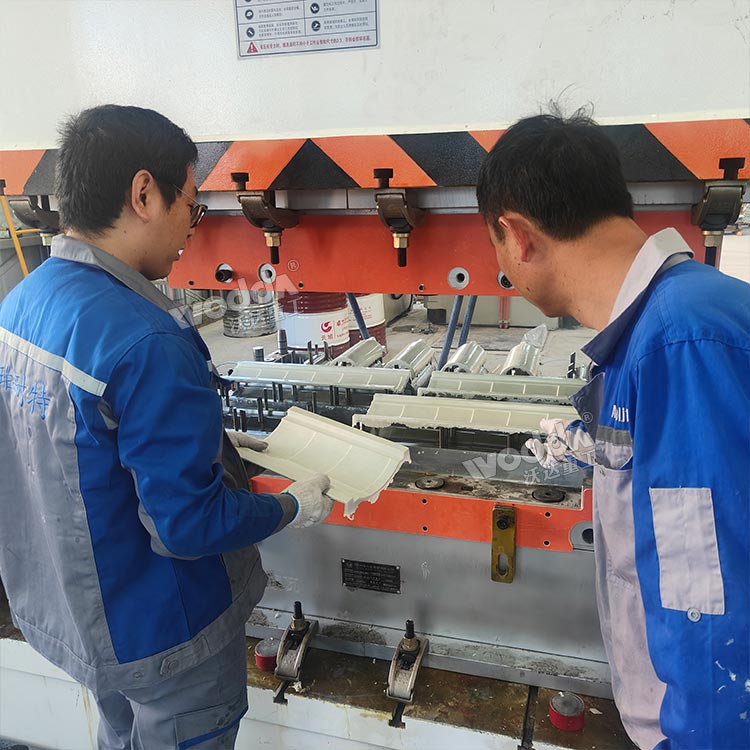 630吨复合材料成型液压机 630吨复合材料成型液压机