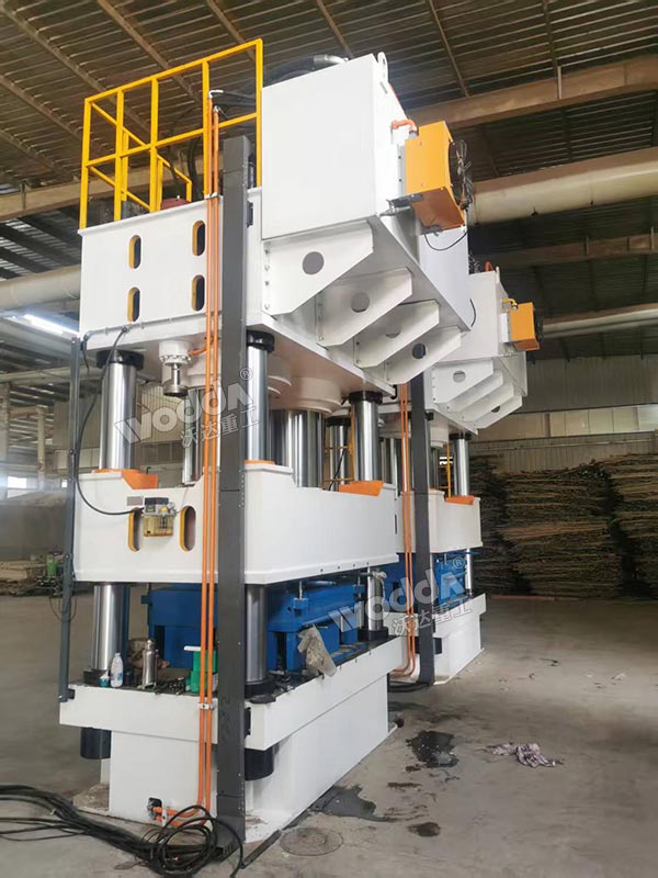 两台木屑托盘成型液压机安装完成 两台木屑托盘成型液压机安装完成