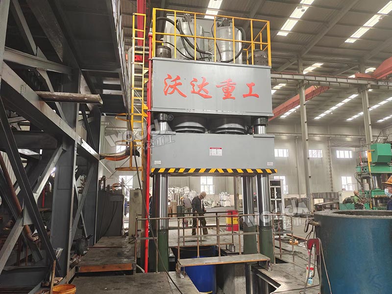 2000吨石墨坩埚成型液压机 2000吨石墨坩埚成型液压机