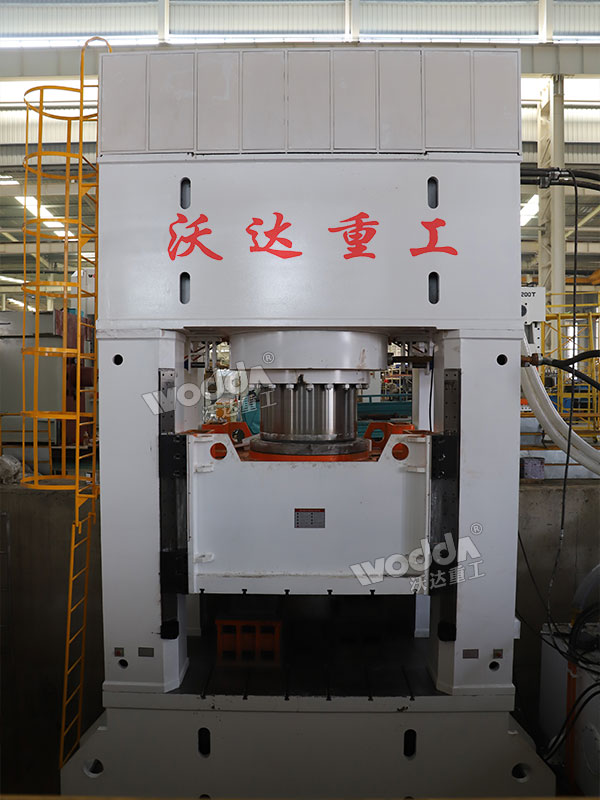 2500吨热锻液压机 2500吨热锻液压机