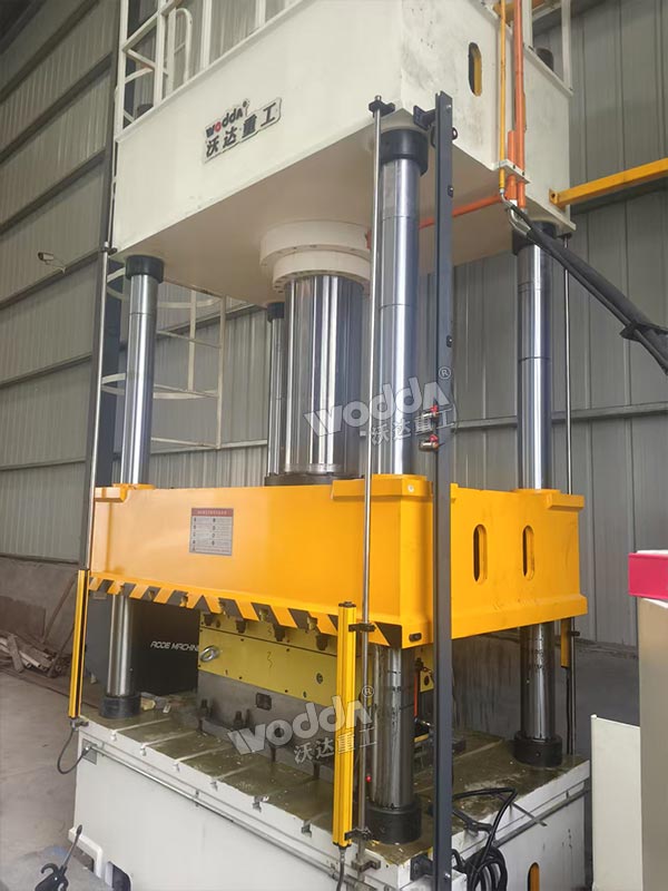 315吨四柱液压机 315吨四柱液压机