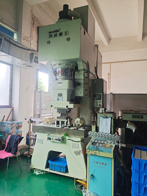 315吨液压冲床 315吨液压冲床