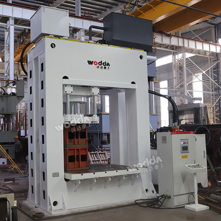 800吨龙门液压机车间实物 800吨龙门液压机车间实物