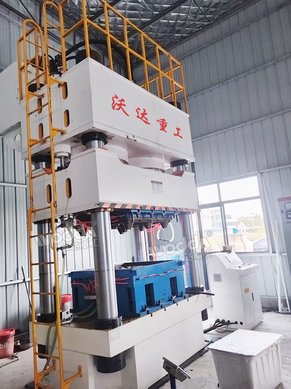 1600吨四柱液压机 1600吨四柱液压机