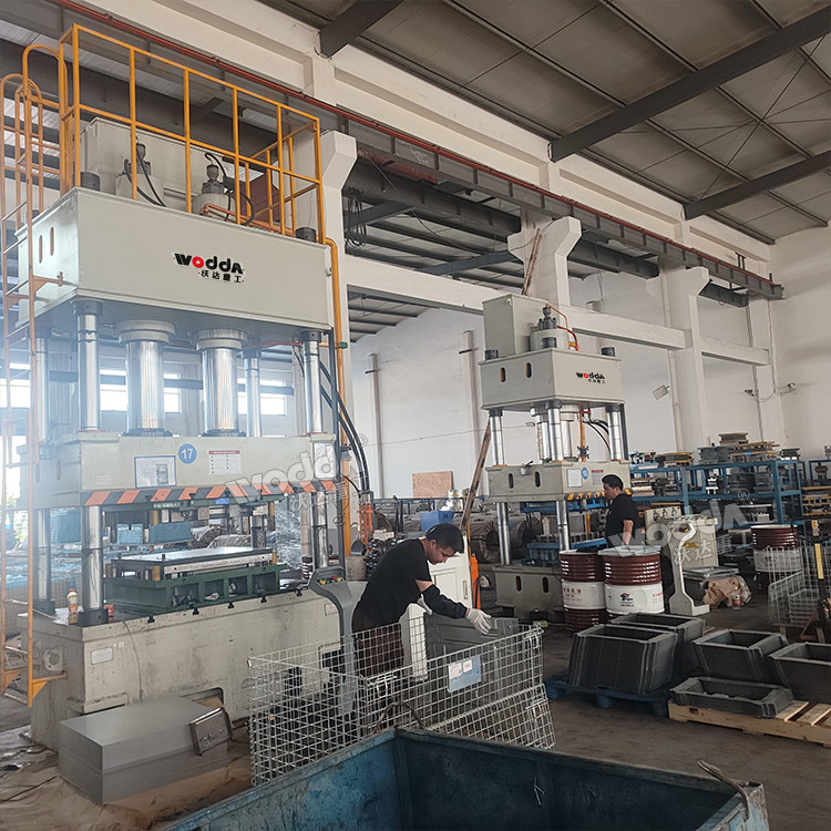 400吨四柱液压机 400吨四柱液压机