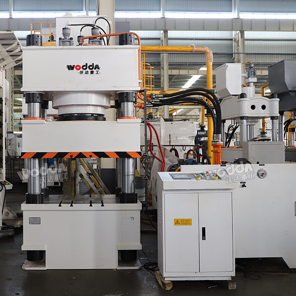 630吨四柱液压机 630吨四柱液压机