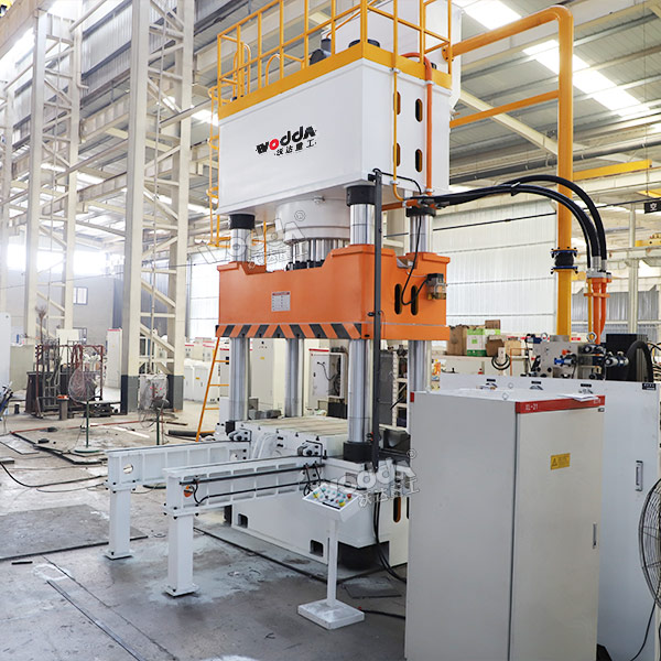 1000吨伺服液压机.jpg 1000吨伺服液压机.jpg