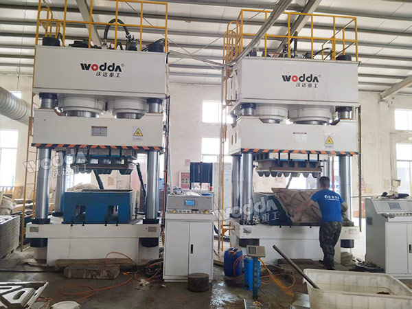 1600吨木屑托盘液压机 1600吨木屑托盘液压机