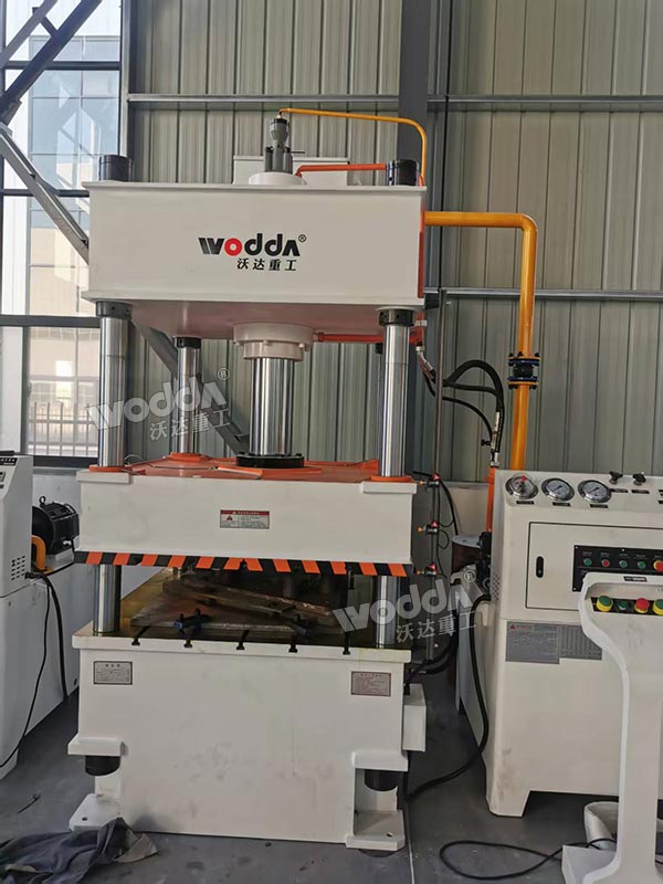 100吨四柱液压机 100吨四柱液压机