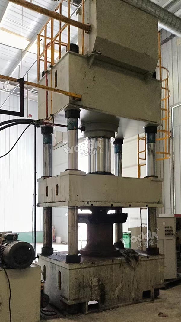 500吨活性炭成型液压机安装完成 500吨活性炭成型液压机安装完成