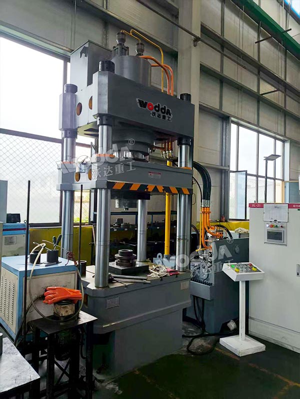 315吨热模锻液压机 315吨热模锻液压机