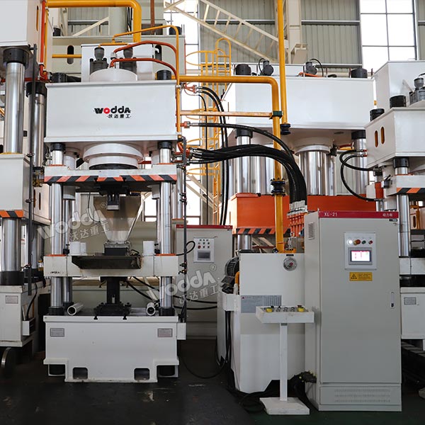 400吨液压机(粉末压制) 400吨液压机(粉末压制)