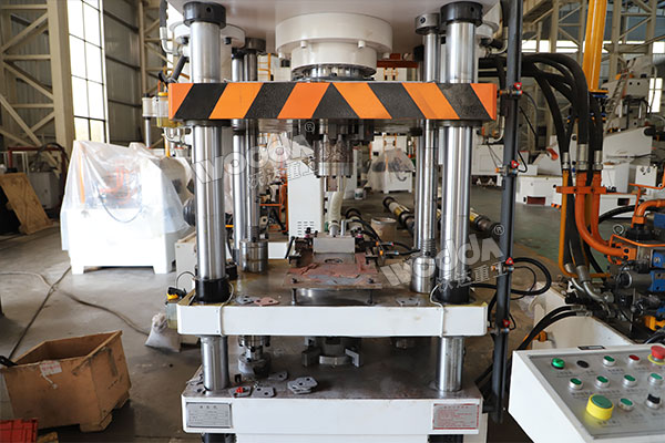 120吨四柱液压机 120吨四柱液压机