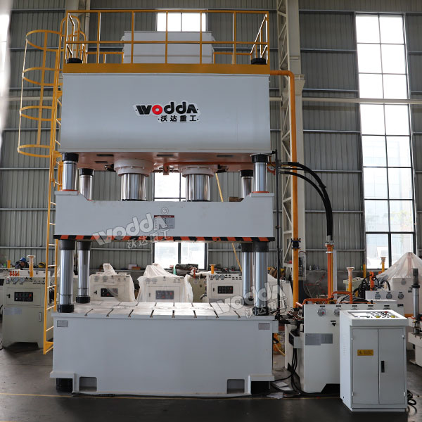 630吨四柱液压机 630吨四柱液压机