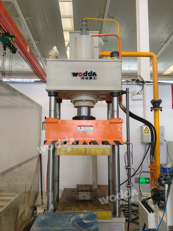 100吨四柱液压机 100吨四柱液压机