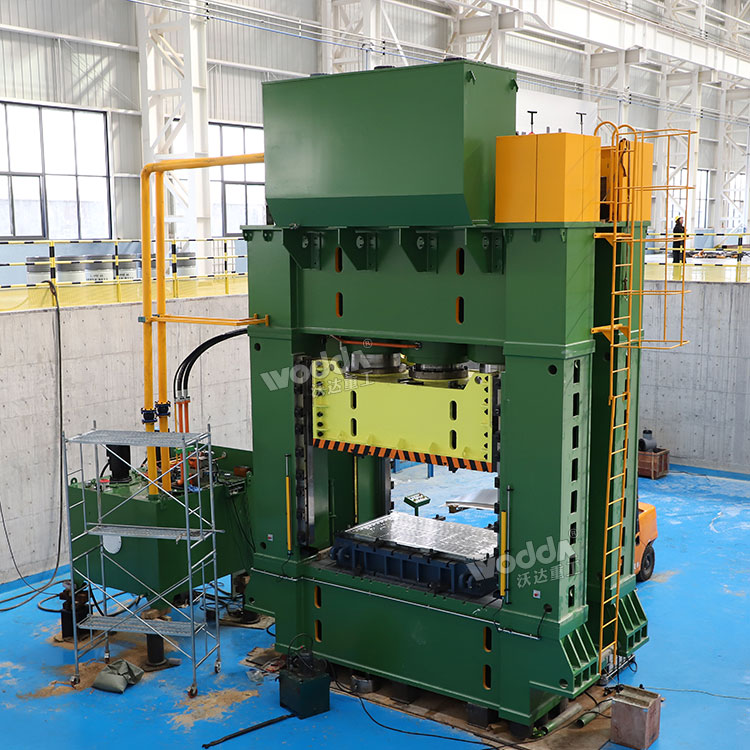 3000吨框架式液压机车间调试.jpg 3000吨框架式液压机车间调试.jpg