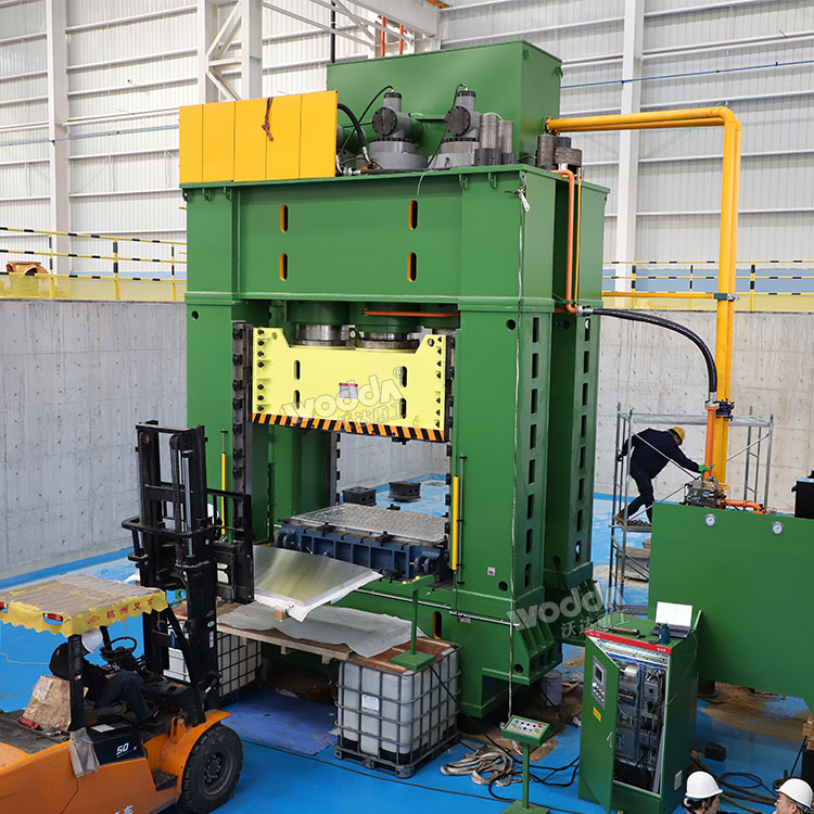 3000吨汽车液冷板成型液压机试机.jpg 3000吨汽车液冷板成型液压机试机.jpg