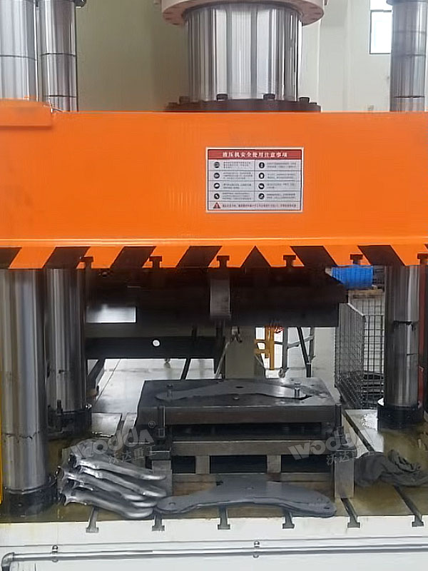 汽车配件冲压件 汽车配件冲压件