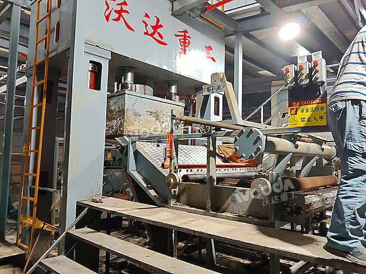 污泥压榨机.jpg 污泥压榨机.jpg