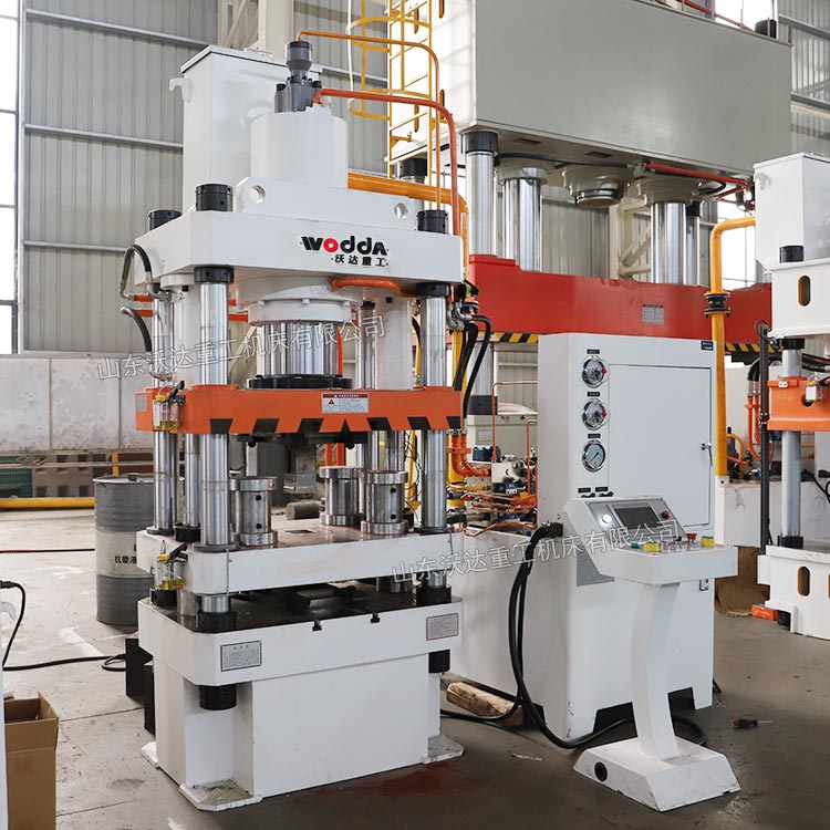 200吨四梁四柱液压机车间调试完成 200吨四梁四柱液压机车间调试完成