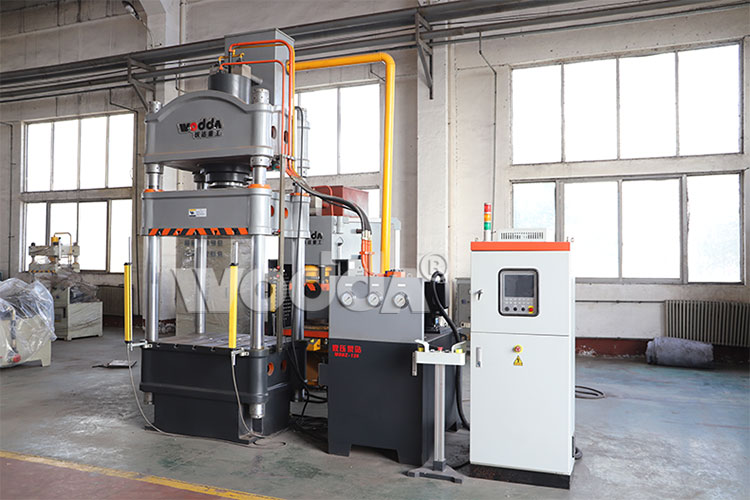 200吨三梁四柱液压机 200吨三梁四柱液压机