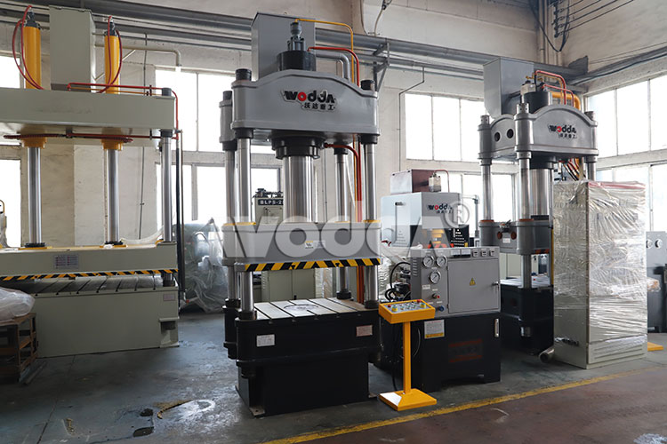 200T三梁四柱液压机生产厂家 200T三梁四柱液压机生产厂家