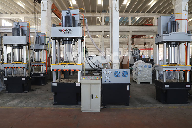 200吨三梁四柱液压机 200吨三梁四柱液压机