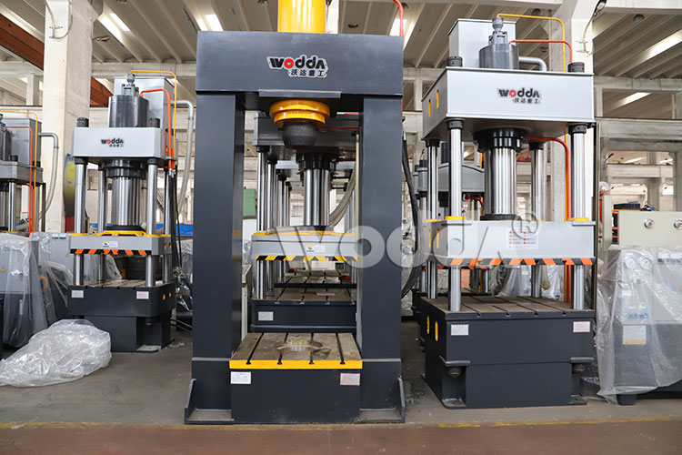 300吨龙门液压机车间实物 300吨龙门液压机车间实物