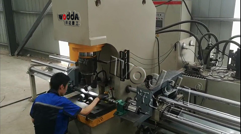 200吨单臂校直机客户现场 200吨单臂校直机客户现场